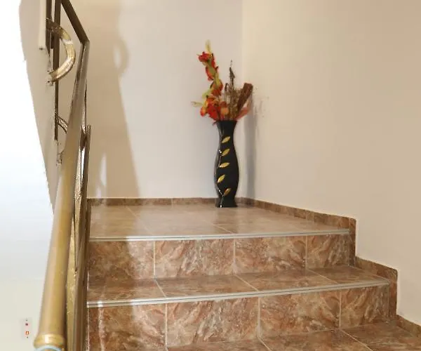 Къща За Гости Равда 3*