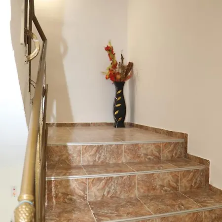 Къща За Гости Равда 3*