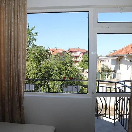 Къща За Гости Равда 3* ラヴダ