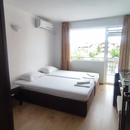 ゲストハウス Къща За Гости Равда 3*