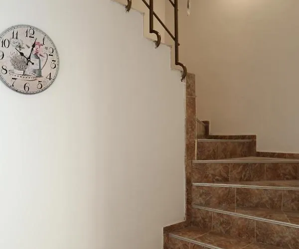 Къща За Гости Равда בית הארחה 3*