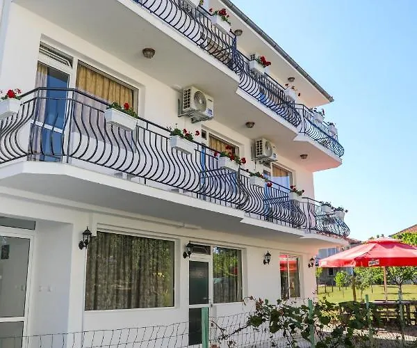 Къща За Гости Равда בית הארחה רבדה