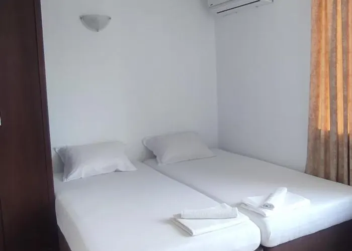 Къща За Гости Равда בית הארחה 3*